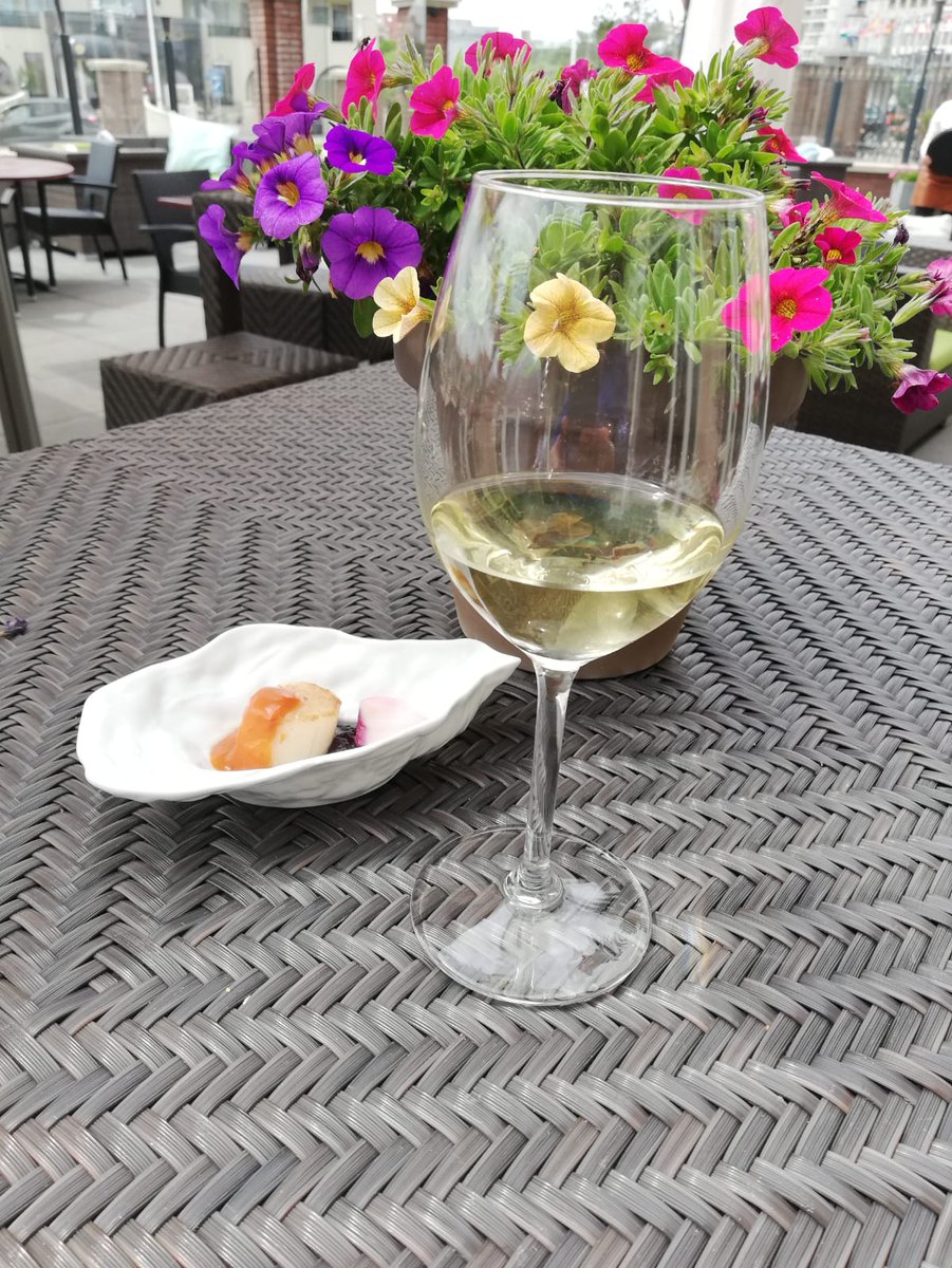 TolsmaGerco's tweet photo. 2e Pinksterdag MeerBusiness #netwerklunch en #wijnproeverij. https://t.co/FNyhPwksl6