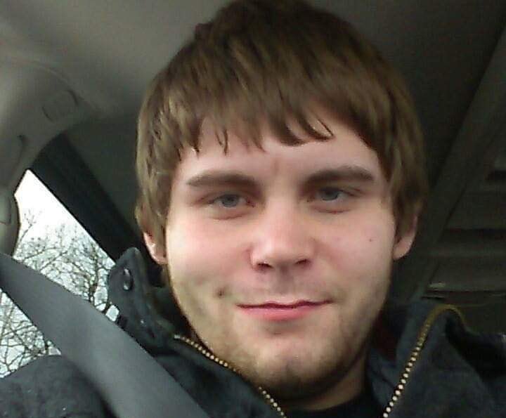 niagarareporter's tweet photo. NF CRIME NEWS: Niagara Falls Police are searching for this man, Michael Ciskiewic, who is accused of chaining a woman in a basement on Monroe Avenue and raping her in the last twenty-four hours. The victim was found by a bloodhound and is currently receiving medical treatment. https://t.co/Y2TGhaDH3s