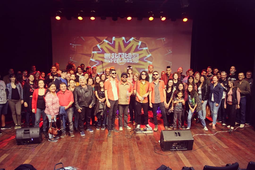 StratoFeelings's tweet photo. Parte da turma que compareceu na nossa apresentação de show autoral no teatro do SESC, nosso agradecimento também, é claro, para todos q nos ajudaram na técnica e produção para o evento acontecer, foi demais!
.
.
.
.
#StratoFeelings  #SESC #sescjoinville #Joinville #MusicaAutoral https://t.co/8sNkG2JXxQ