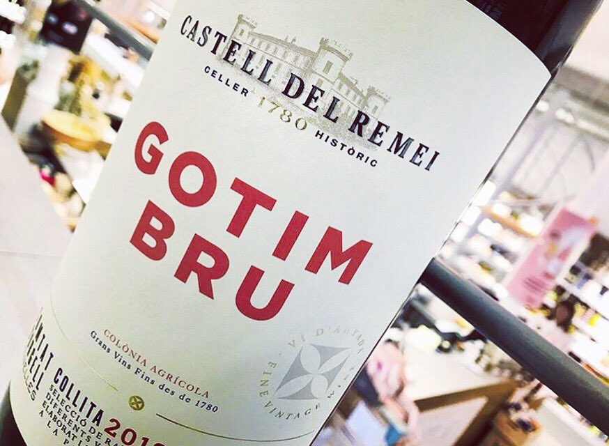 CoallaGourmet's tweet image. Seguimos con nuestros lunes de botellón en Coalla San Antonio 🎉🍾 Hoy os abrimos un favorito, Gotim Bru 2013, de la Bodega @CASTELLDELREMEI, DO Costers del Segre.
🍇Garnacha, Tempranillo, Syrah y Cabernet Sauvignon, con 10 meses de barrica. #gotimbru #costersdelsegre #coalla