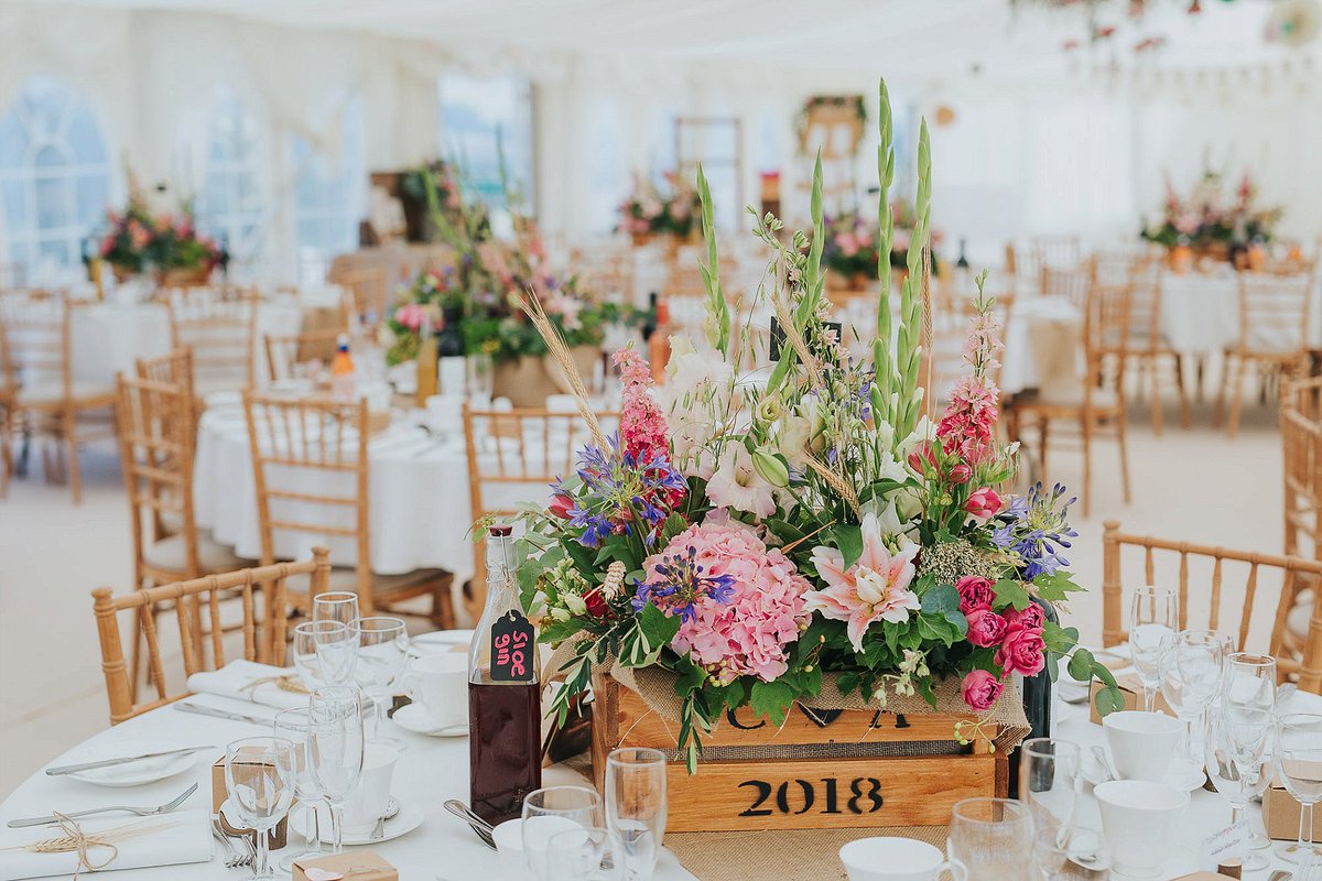 lovedupnorth's tweet photo. REAL WEDDING // YORKSHIRE
Venue: Family farm marquee in North #Yorkshire
Styling: A super pretty country #wedding with soft pastel palette
Season: Summer
https://t.co/zGZjRl5AJs
Pics @CalderwoodPhoto Dress @CCastigliano https://t.co/Y5Pg8ALqQ7