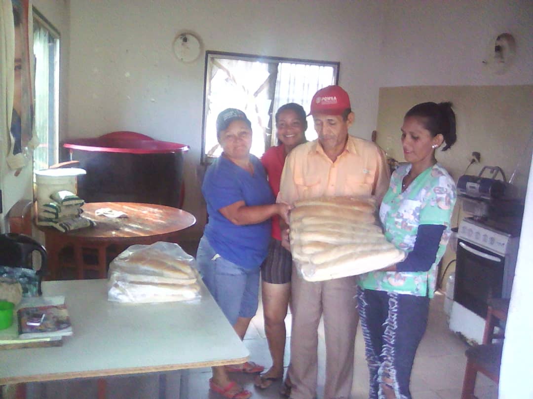 FpGuarico's tweet photo. #10Jun Las panaderías comunitarias  siguen donando Pan a las casas de alimentación en Guárico @NicolasMaduro https://t.co/AIQhX8jOaz