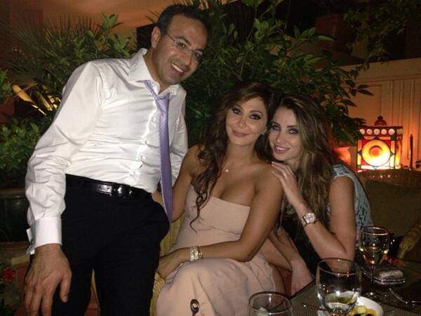 aminaelis's tweet photo. #ThrowBack
L'artiste Libanaise #Elissa Avec
Le Chirurgien Libanais Dr
#NaderSaab Et Son Épouse
#AnnabellaHilal
@elissakh
@nadersaab
@annabella_hilal https://t.co/sWHQTH10Jm