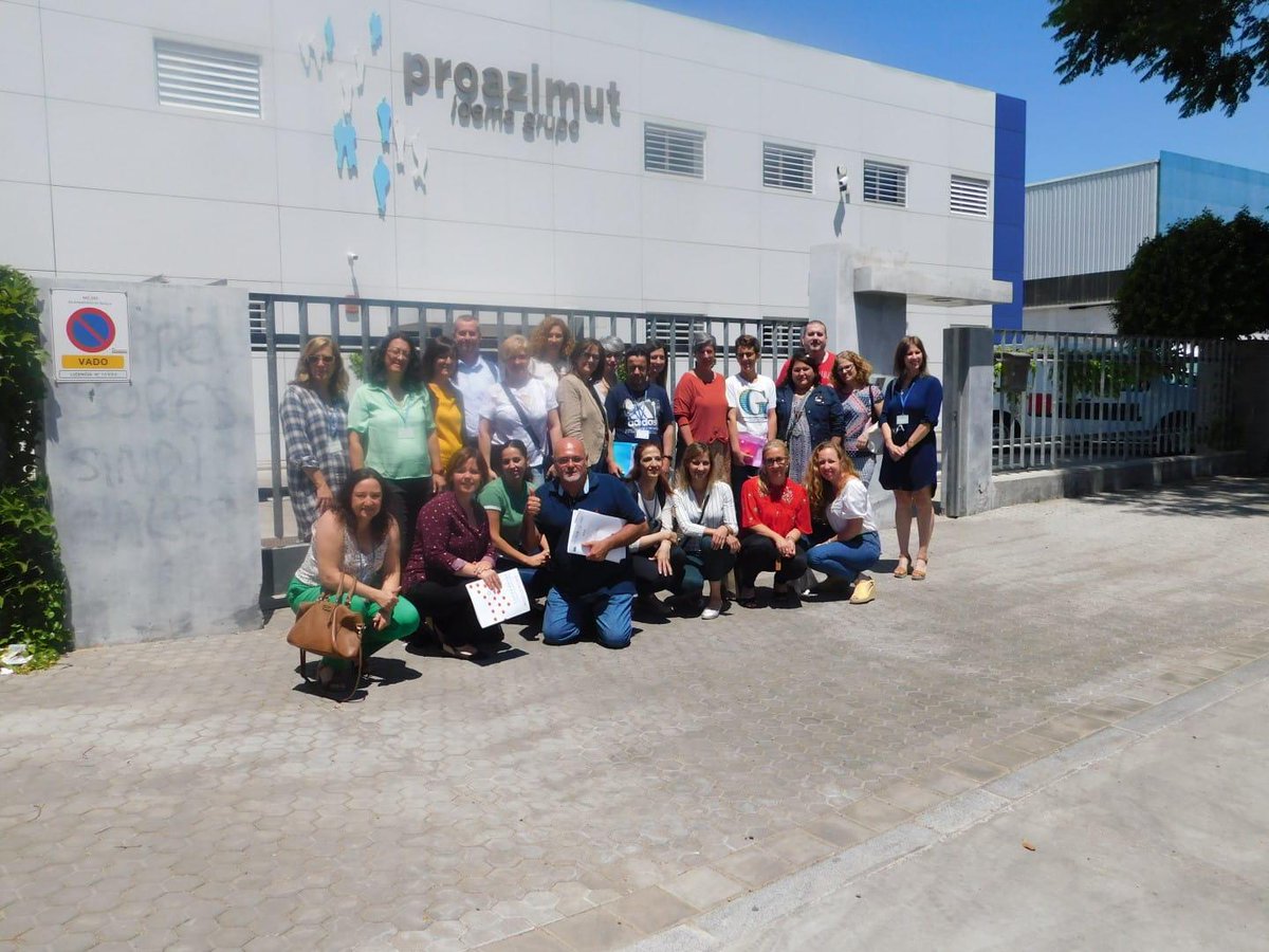 LanzaderaLP's tweet photo. El pasado 7 de Junio varios compañeros de la lanzaderaLP,juntocon otras lanzaderas estuvieron en la empresa @iDeMaGroup ,para un proceso de selecciòn (mantenimiento,administrativos,logìstica,operario de vigilancia)                 Gracias por recibirnos atodos https://t.co/lZXiN6zdzK