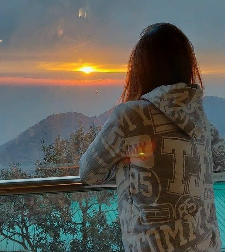 Misha_420's tweet photo. '' Phir Kab Milenge Yeh Unhone Pucha Nahi
Kyu Ho Rahe Hain Juda Yeh Humne Bataya Nahi
Kab Unke Aansuo Ne Humko Bewafa Kaha Pata Hi Nahi
Bus Woh Waqt Hi Kuch Aisa Tha Jisko Humne Pehchana Nahi…

 '' https://t.co/AqLIqNc421
