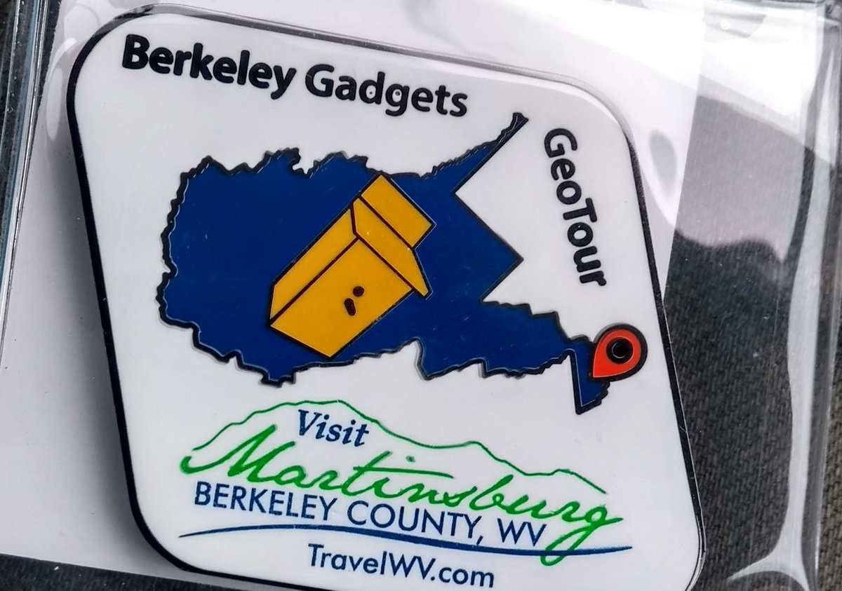 CacheCanada's tweet photo. A lot of fun was had during the day working through the #Berkeley #gadgets #GeoTour on the weekend.
According to #WVTim over 250 #geocachers came out for the kickoff event
So much fun! Great to finally experience an original WVTim #cache
#geocaching #geocache #cachecanada https://t.co/bUm2kZ97HA