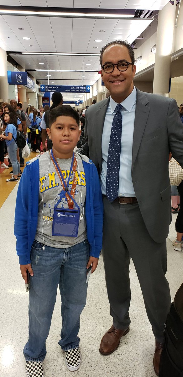 CoachGB213's tweet photo. Waiting for our Flight and guess who we ran into... @HurdOnTheHill Was cool enough for picture @NISDPease and quick chat!! #CapitolInvite #PeasePoliticians #PeaseInspired https://t.co/g2xj4C7XJK