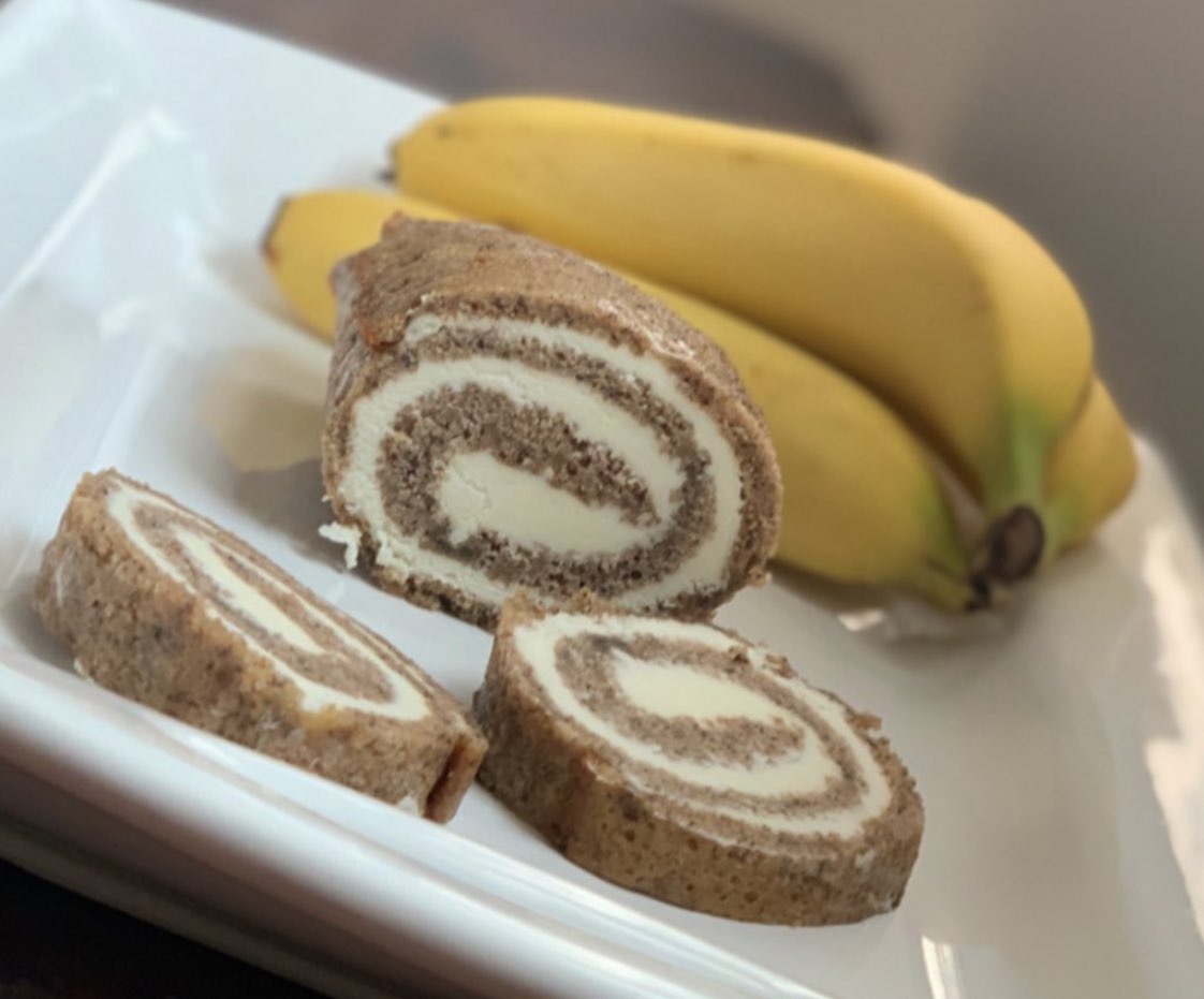 SCarter611's tweet photo. New post up on banana bread and trade wars. As well as a fun one one wedding cakes and elasticity of demand! https://t.co/wfzmZu4FGl https://t.co/Vfsy1Elyaz