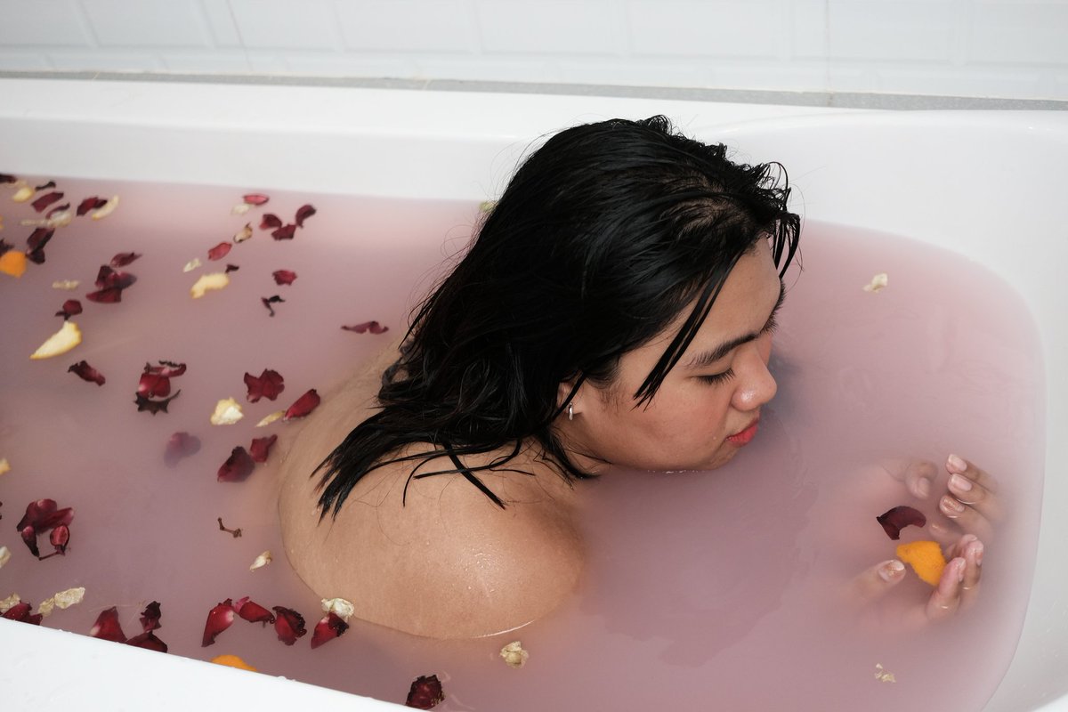 queen_danibee's tweet photo. I had to do it. 

🌸 A @Harry_Styles Inspired photoshooot 🌸 https://t.co/Kj3pJ4RiPF