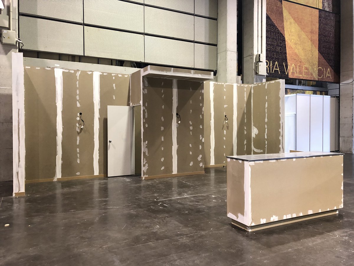 KarismaValencia's tweet image. Estamos de montaje en #Expojoc2019 con @goldenrace. Esto va viento en popa!