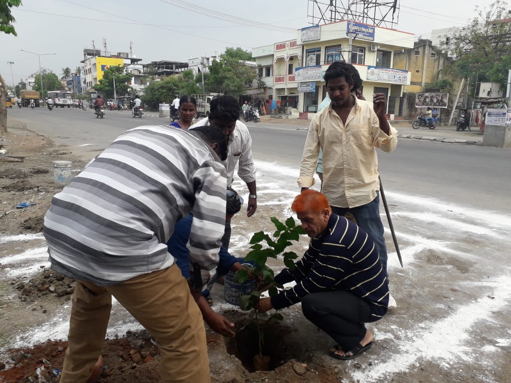 MC_Nizamabad's tweet photo. #Green4Clean another new initiative by #NMC on planting saplings at vanished #GVPs in the City. 

#Swachh_Nizamabad #Swachh_Bharat #MyCleanCity #MyCleanIndia #Harithaharam https://t.co/fCcSWh4iS9