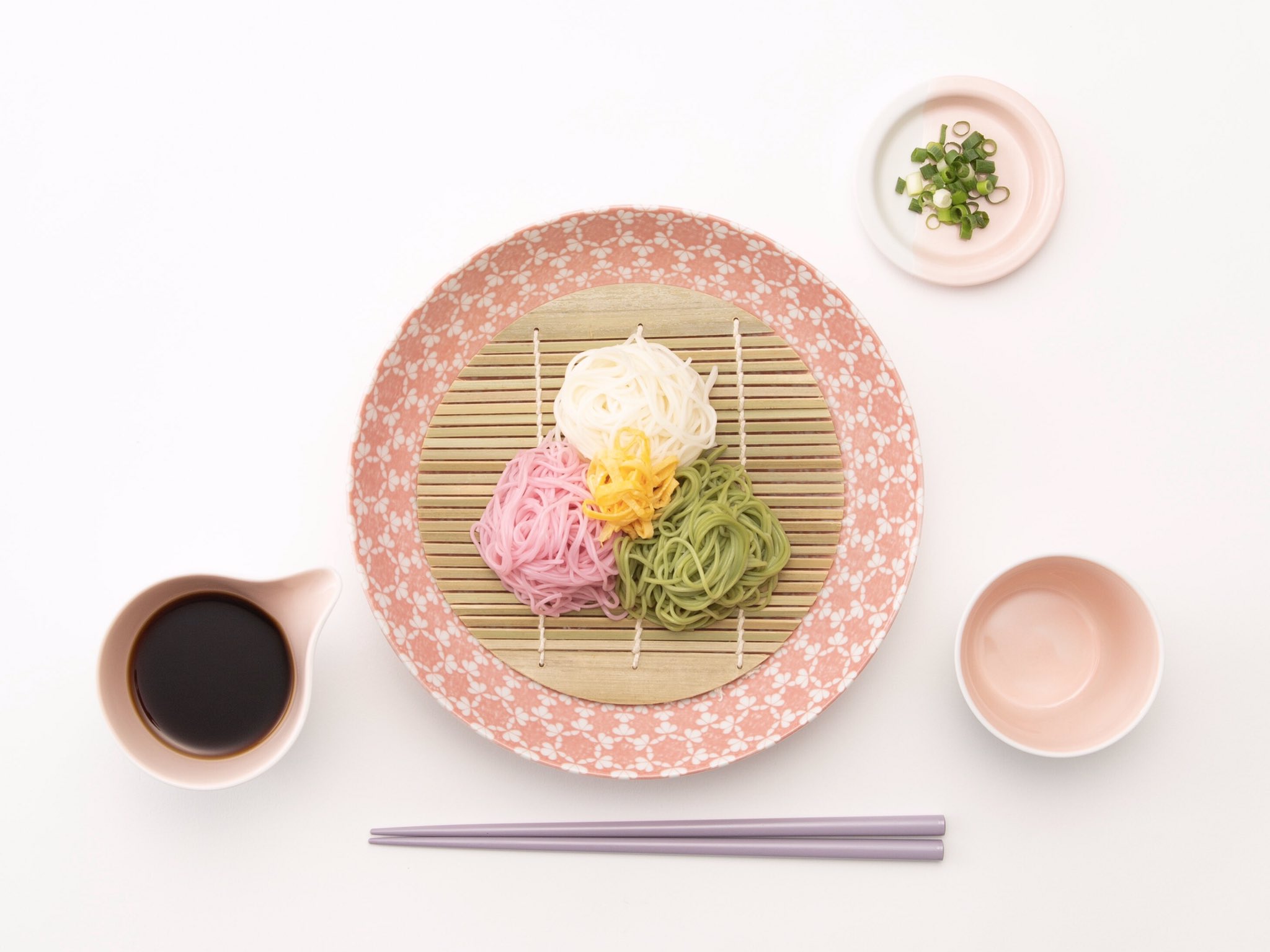 Francfranc フランフラン 公式 Francfrancのある食卓 花柄やレース柄 パステルカラーがポイントの フランフランの美濃焼の和食器 渋すぎないデザインと和食器ならではのやさしい風合いが魅力です 美濃焼シリーズ T Co 28wu85fyzg T