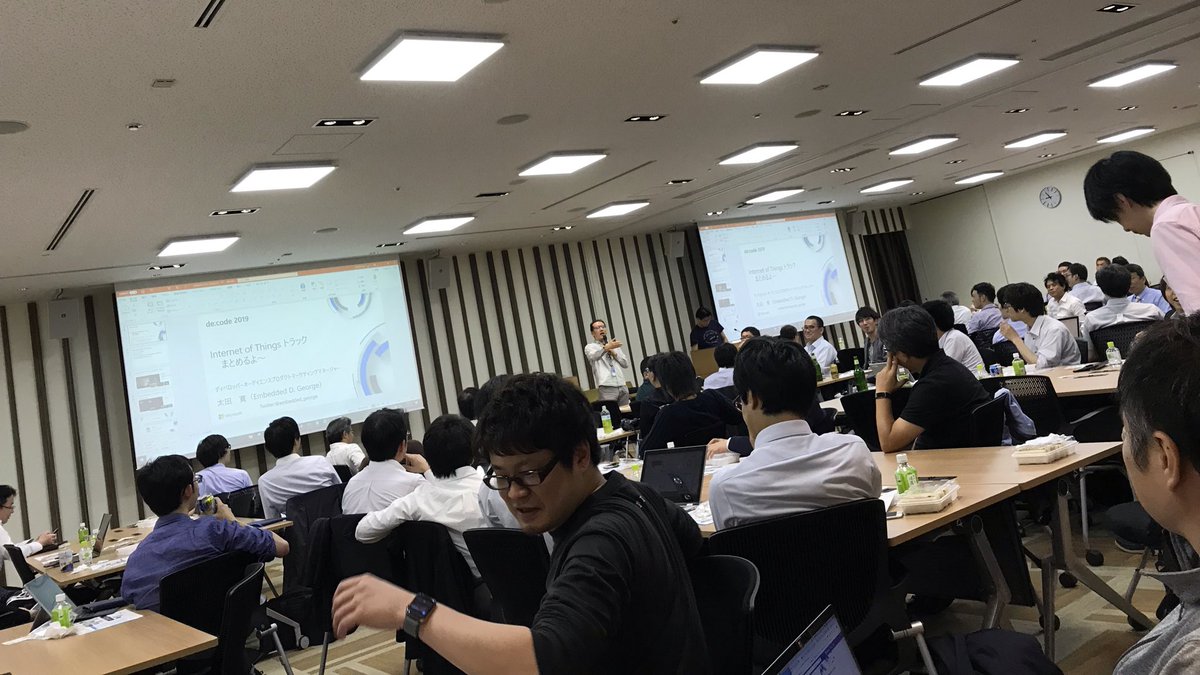 chomado's tweet image. 会場着いた〜 #decode19 #くらでべ