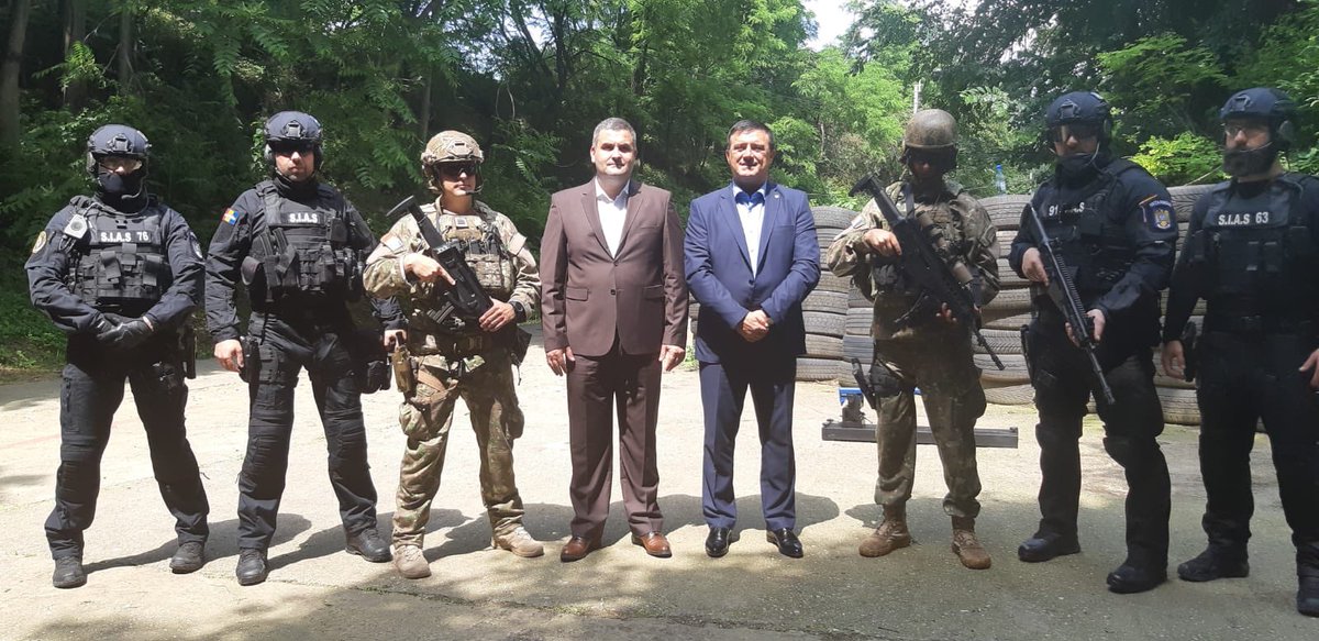MEconomyRO's tweet photo. 🇹🇩Tragerea demonstrativă la Poligonul SPP din Popești Leordeni, Fortul 11, în prezența oficialilor români și italieni.🇮🇹
#MinisterulEconomiei #BERETTA #ROMARM #UzinaMecanicaPlopeni https://t.co/z9qrUHwZL4