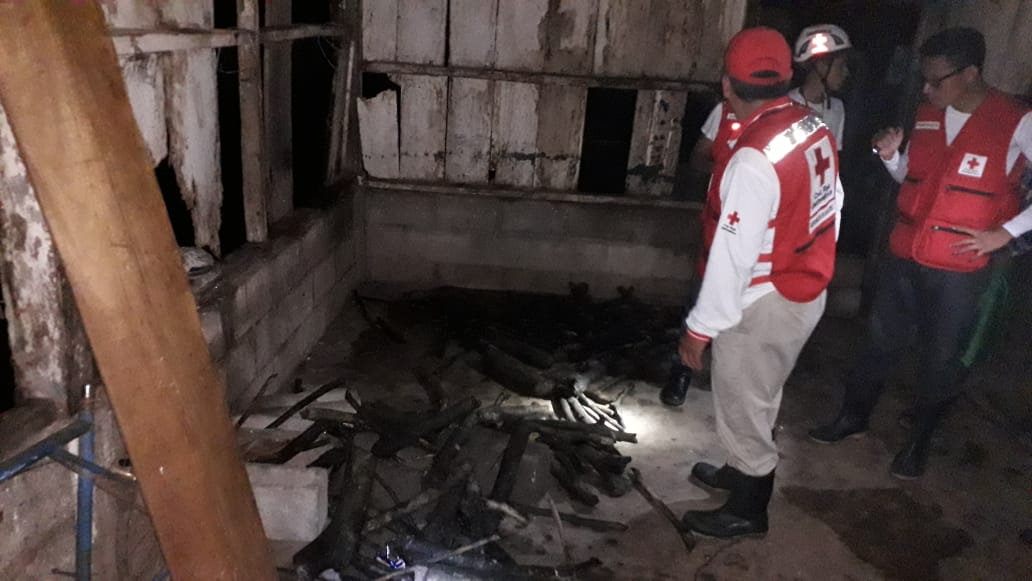 stereo100xela's tweet photo. #InviernoGT
Tras las fuertes lluvias que se registraron en Suchitepéquez, durante la madrugada se registró inundación en sector San Simón, Santo Domingo socorristas de Cruz Roja Guatemalteca en conjunto con CONRED y PNC laboraron en el lugar. https://t.co/ZHd1lnxkbS