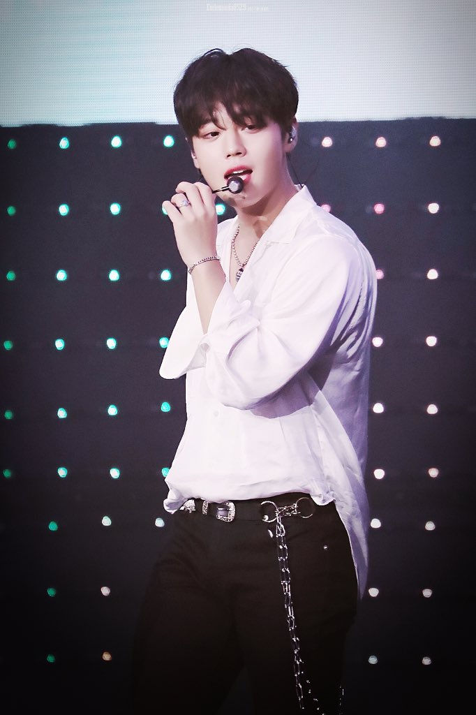 Eudemonia0529's tweet photo. 190609 AMF  춤출때 진짜 멋있다💘 #박지훈 #PARKJIHOON https://t.co/vvZcLRCS5l