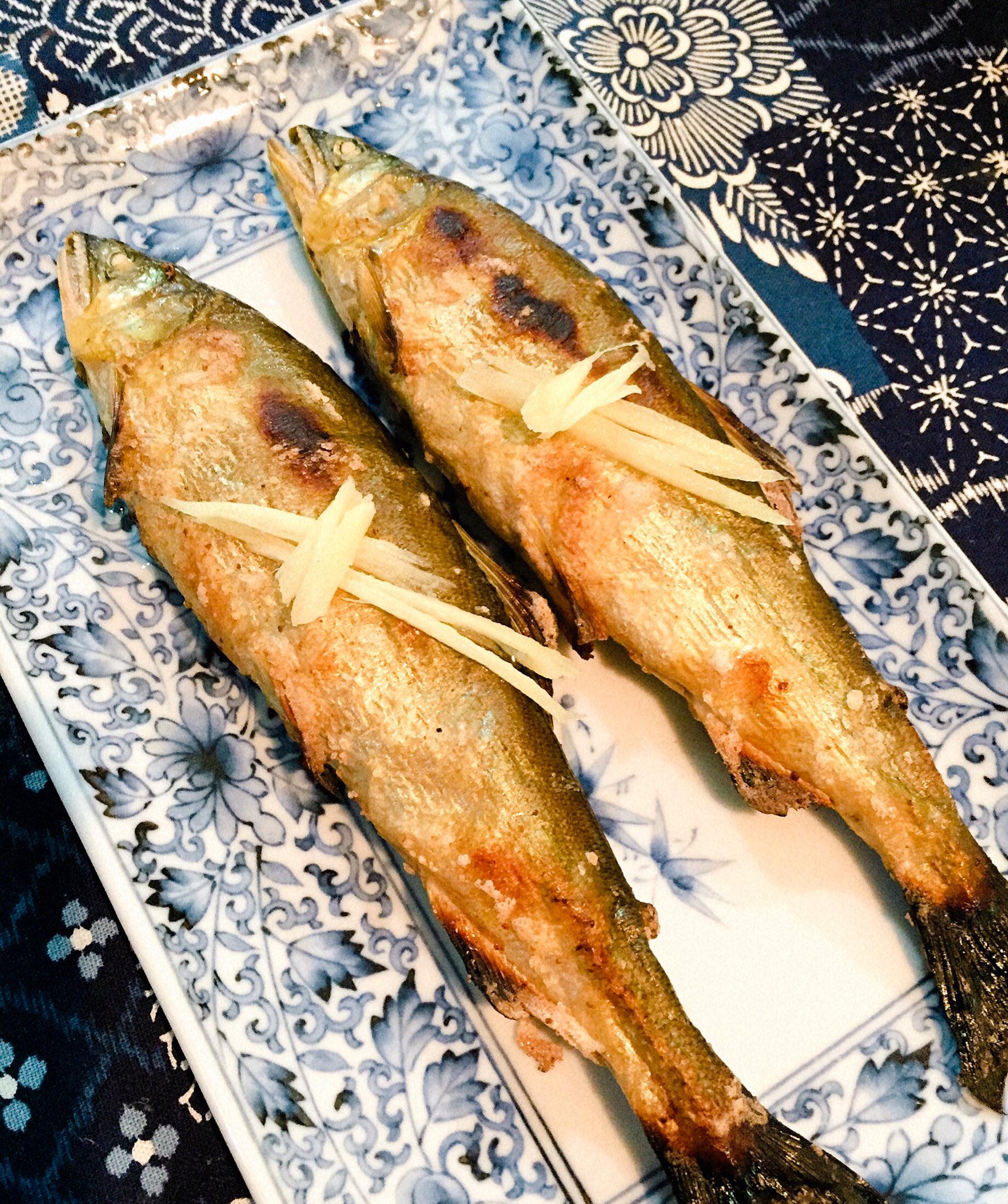 Rocky 𓊝 今宵の肴は けむらん亭のグリルオーブンを使って 鮎の塩焼き けむらん亭 鮎の塩焼き 家呑み T Co Km2oosq6di Twitter