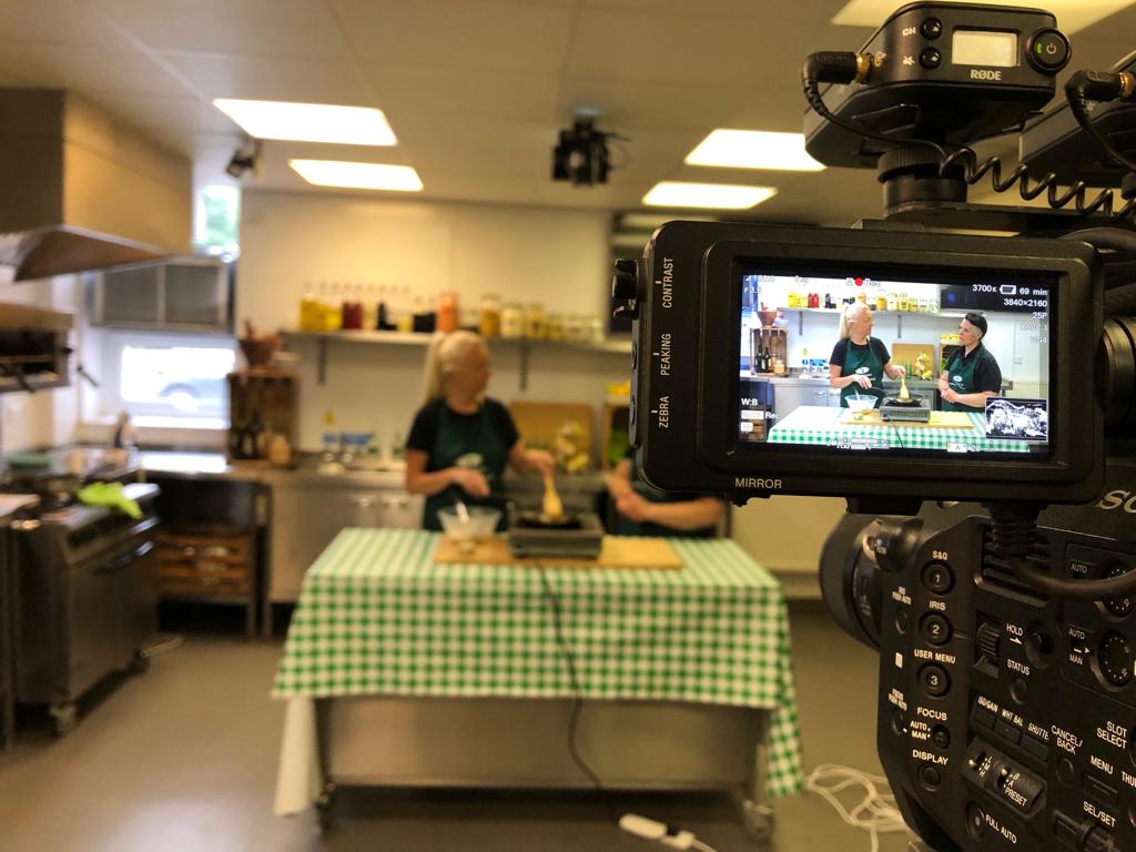 Thanks <a href="/sophieatferal/">Sophie</a>  for the behind the scenes pic...<a href="/Feralfilms/">Feral Films</a>  are doing great work with our online course filming