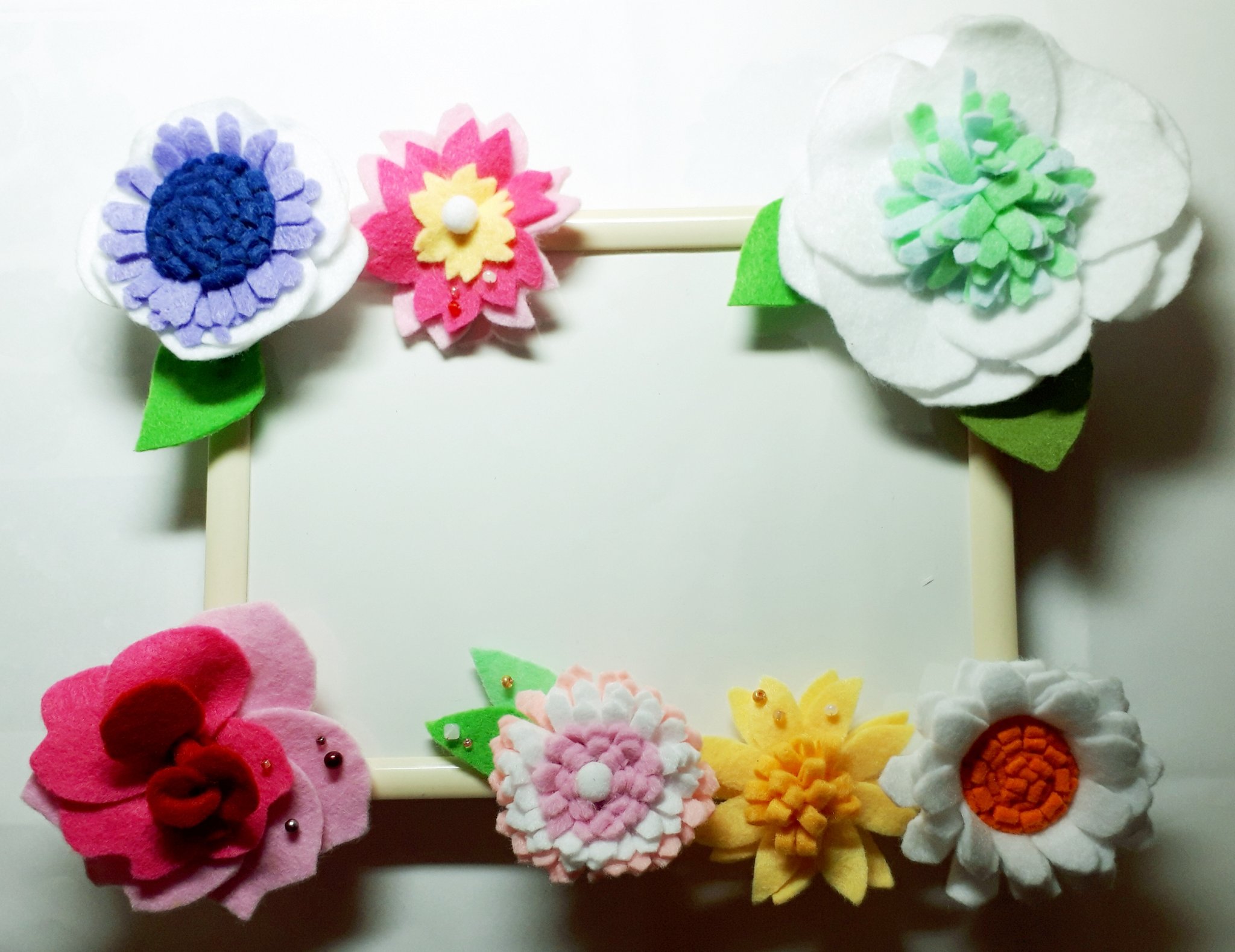 𝐀𝐙𝐔𝐌𝐈 𖠣𖡡𖣱𖥣𖤫𖤣 余りの花材 でフォトフレームにしました フレームはdaisoです フェルト花 フォトフレーム ハンドメイド好きさんと繋がりたい Flowers Daiso 100均 T Co Ky4skizj Twitter