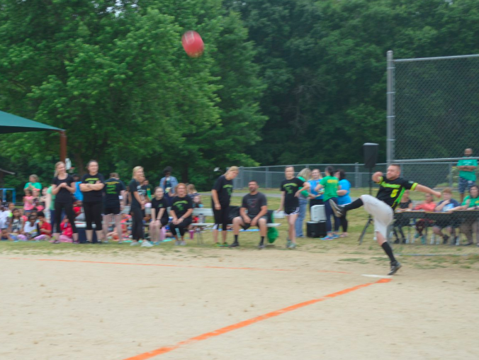 MrRichterWMES's tweet photo. 3 to 3 tie in the WMES Annual Kickball game!!!!  #WMESrocks https://t.co/t3deFnJZ4T
