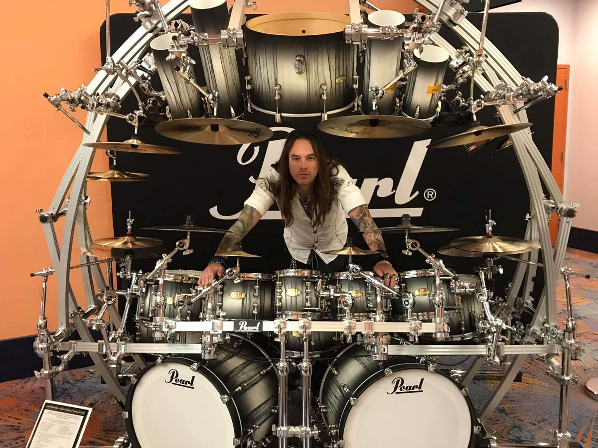 RockLovesMe2's tweet photo. #MondayMusic #Drummeroftheday ๐
Joseph Larsen is a master at his gift of
slamming sticks to pulsate a master sound.
#Follow @JoeLarsenDrums Website
https://t.co/YCVebnKFIW
Member of The ThrillโกSeekers in LA..
I know ladies..๐ฅ๐ฅ๐
#follow #rt #likevideos #goseehim https://t.co/IheF0mJtpK