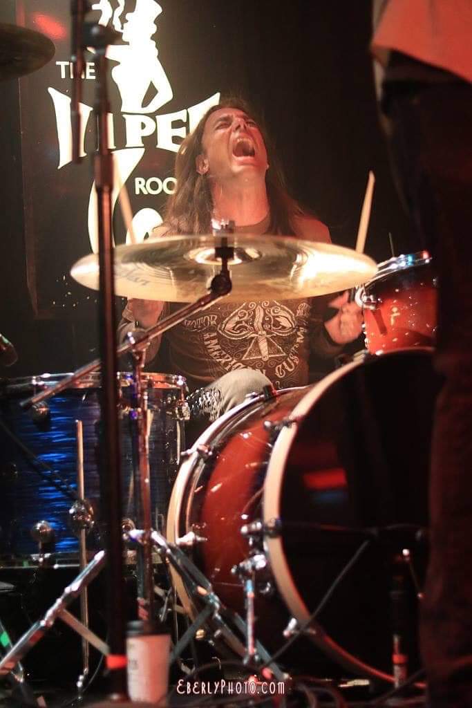 RockLovesMe2's tweet photo. #MondayMusic #Drummeroftheday ๐
Joseph Larsen is a master at his gift of
slamming sticks to pulsate a master sound.
#Follow @JoeLarsenDrums Website
https://t.co/YCVebnKFIW
Member of The ThrillโกSeekers in LA..
I know ladies..๐ฅ๐ฅ๐
#follow #rt #likevideos #goseehim https://t.co/IheF0mJtpK