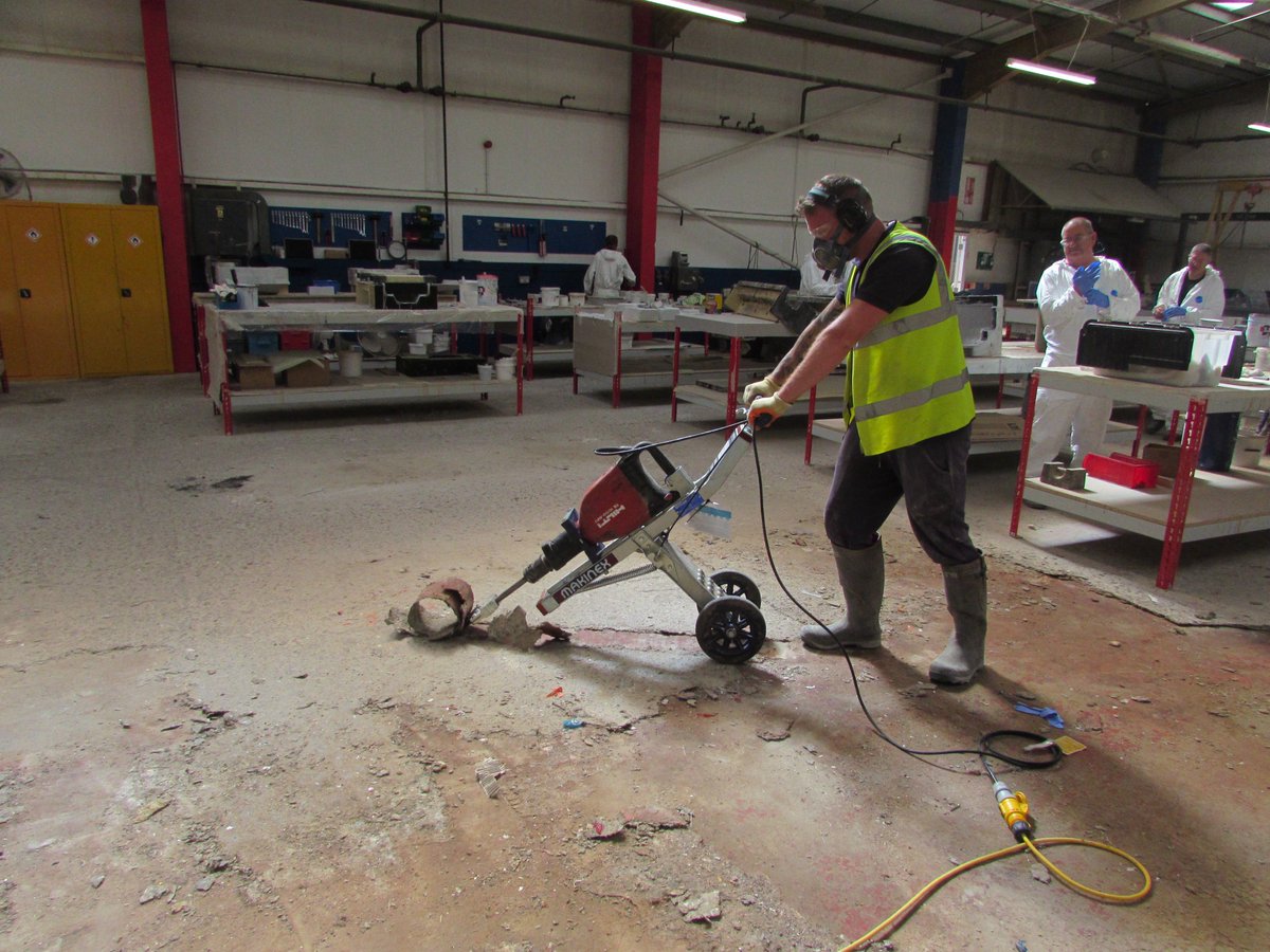 ACSFloorGrind's tweet photo. Our latest project to remove upto 30mm of GRP fibreglass from a factory floor ready for a new coat of paint. #flooring #Grinder #Grind #paintremoval https://t.co/9vVNhnguJZ