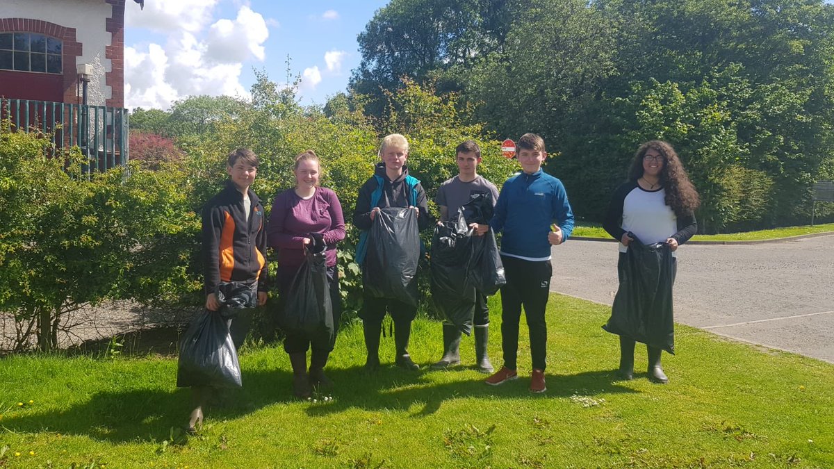 Silver canoeists collecting rubbish left on the islands they visited on their assessed expedition. #lomondschool#dofe#respectyourenvironment#conservation