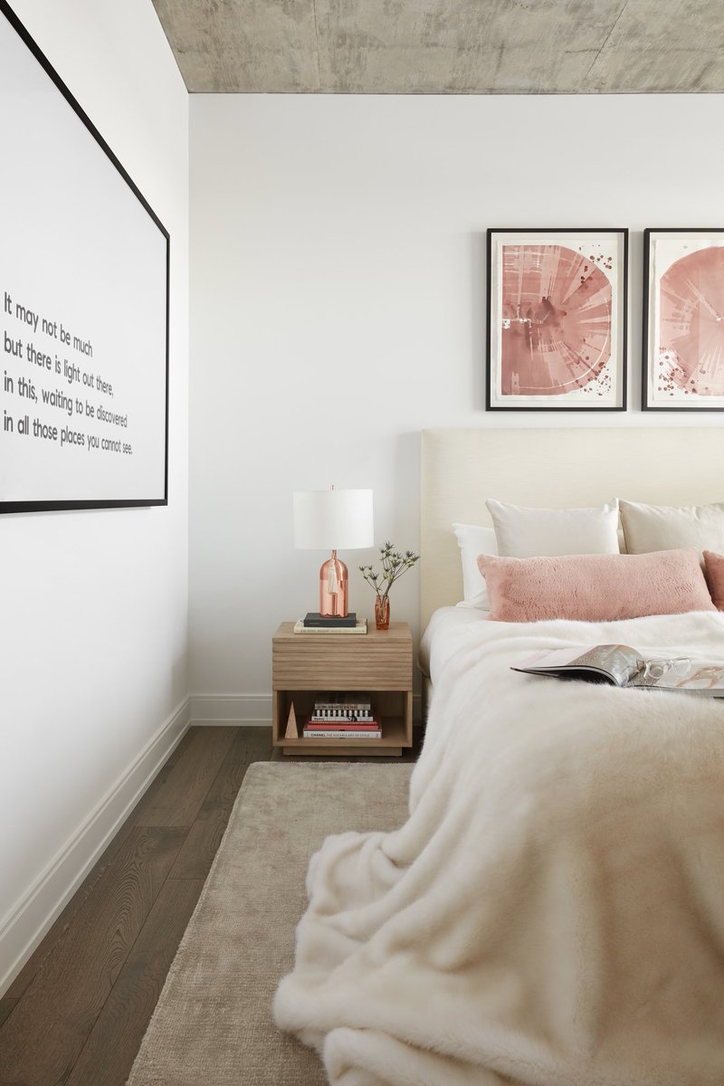 Designer JoAnn Neenan coaches her life coach client Jacqueline Gould create a bold Chicago condo that's sure to inspire. 

Color Theory: How Our Designer Went Bold in a Chicago Condo
homepolish.com/mag/color-theo…
