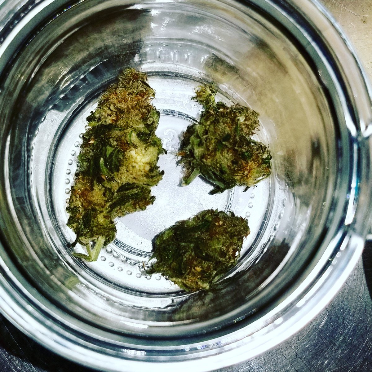 RollinVaporLLC's tweet photo. ❌❌❌❌❌NEW PRODCUT ALERT❌❌❌❌❌
Hawaiin Snow 😍😍 Come get it yall!
#rollinvapor #tulsadispensary #oklahoma #oklahomadispensary #medicalcannabistulsa #medicalmarijuanatulsa #flower #edibles #cartridges #tulsavape Shout out to @oklahomagrower for hooking us up! https://t.co/46XBZ0GgMs
