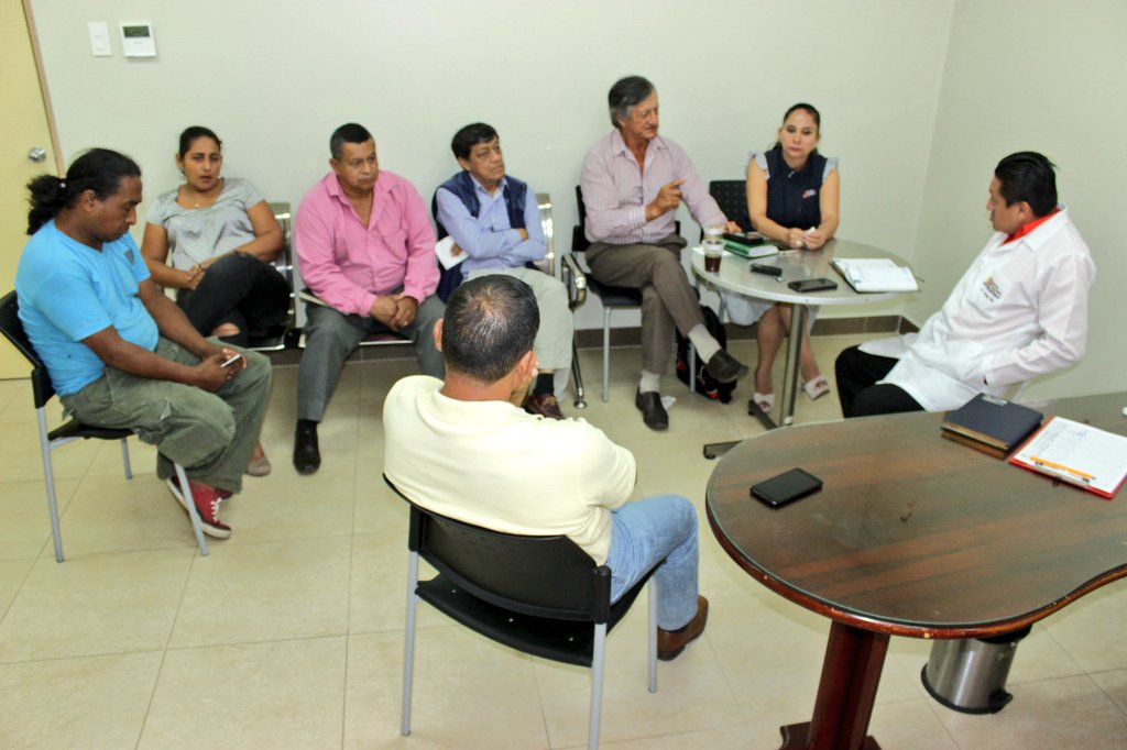 SaludImbabura's tweet photo. #SaludParaSucumbíos | 1/2 A esta hora, Dr. Sergio Villa, director del #HospitalGMVI, Obst. Gloria Lozada, directora #Distrito21D02 #LagoAgrio e integrantes del Comité de Usuarios del hospital general Marco Vinicio Iza, mantienen reunión de trabajo. #SaludConLaVerdad https://t.co/RU81gyccSs
