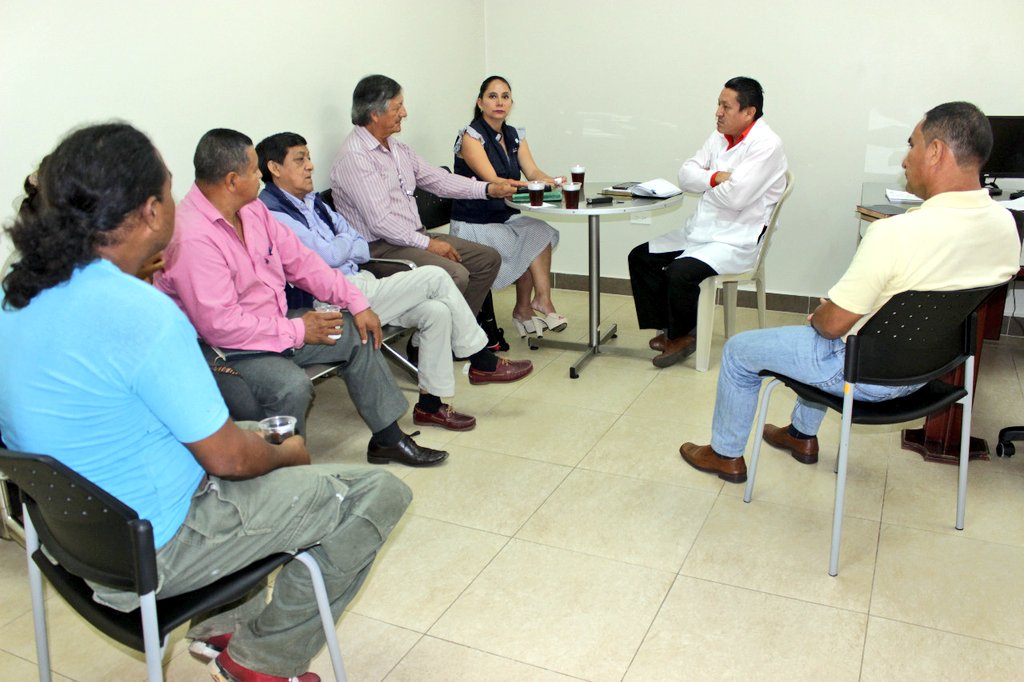 SaludImbabura's tweet photo. #SaludParaSucumbíos | 1/2 A esta hora, Dr. Sergio Villa, director del #HospitalGMVI, Obst. Gloria Lozada, directora #Distrito21D02 #LagoAgrio e integrantes del Comité de Usuarios del hospital general Marco Vinicio Iza, mantienen reunión de trabajo. #SaludConLaVerdad https://t.co/RU81gyccSs