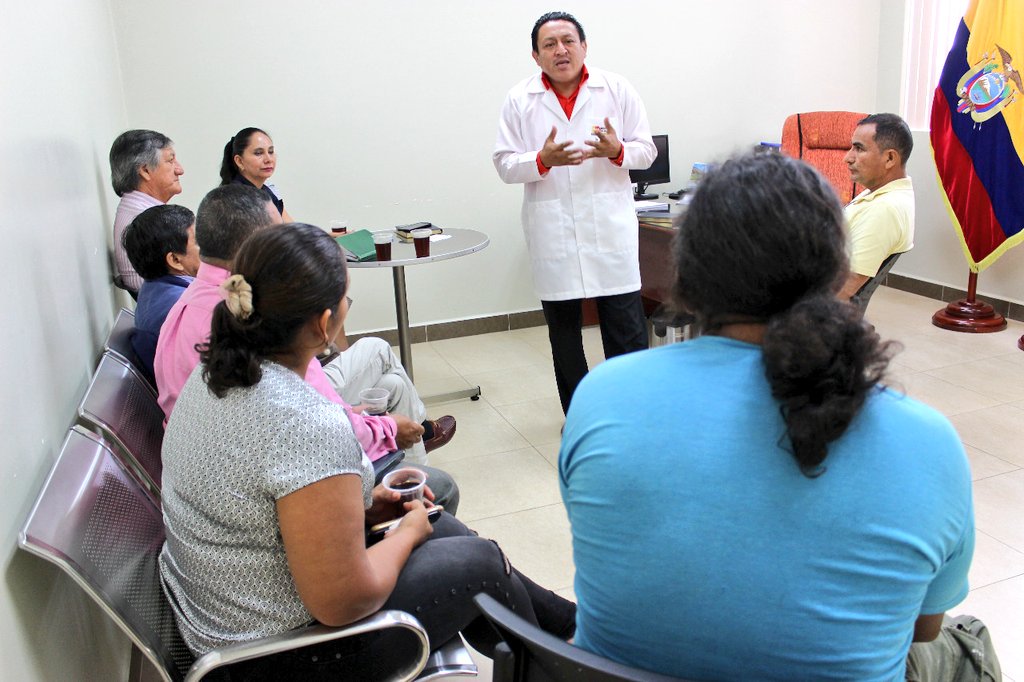SaludImbabura's tweet photo. #SaludParaSucumbíos | 2/2 Articular acciones que contribuyan a fortalecer los servicios de salud entre el primer y segundo nivel de atención, objetivo de la reunión entre Comité de Salud, Directora del #Distrito21D02 #LagoAgrio y Director del #HospitalGMVI. #SaludConLaVerdad https://t.co/lLVe1rvHG7