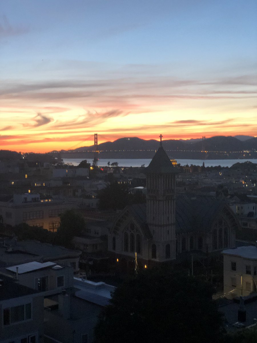 andreachorst's tweet image. Summer sunsets in #SanFrancisco 🤩🥵🔥  #streetsofsf #PacHeights #GoldenGateBridge #SummerNights