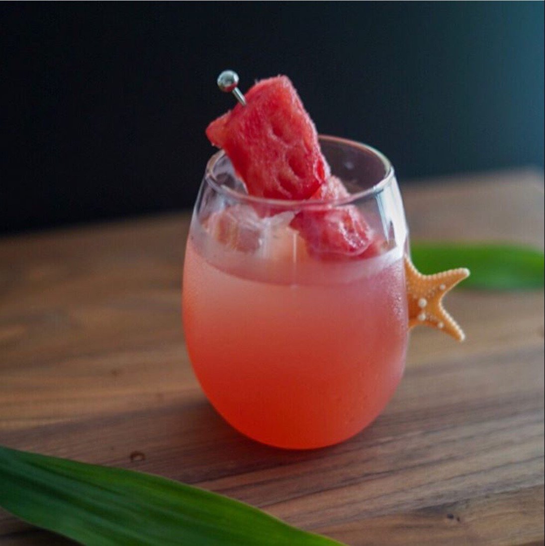 A refreshing cocktail is exactly what is needed on this hot, summer day! We're loving this touch of watermelon 🍉
📸: @cocktailswithmenyc
Shop this Glass: stuckinglass.com/collections/wi…