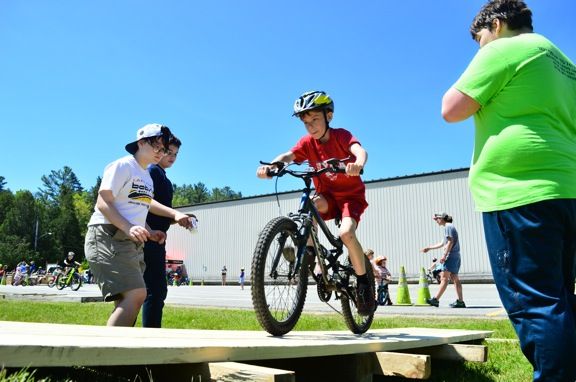 StrattonRide's tweet image. Want to know where the money goes? Over the years Saranac Lake Kiwanis has fitted kids with over 2000 free bike helmets thanks to the #strattonride. The obstacle course is a favorite. See you 8/24/19. 75 days away!

buff.ly/2XCI6Ge

#adks #cycling #kiwanis #bikesafety