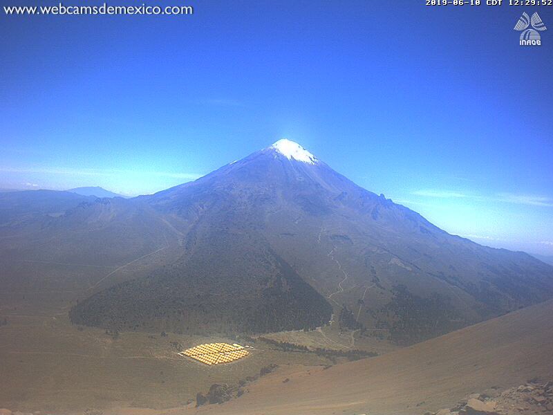 Popocatepetl_MX's tweet photo. Desde Cholula se alcanza a ver el #Citlaltépetl resaltando el brillo del glaciar de Jamapa.

😍 https://t.co/FXOszFhdyE