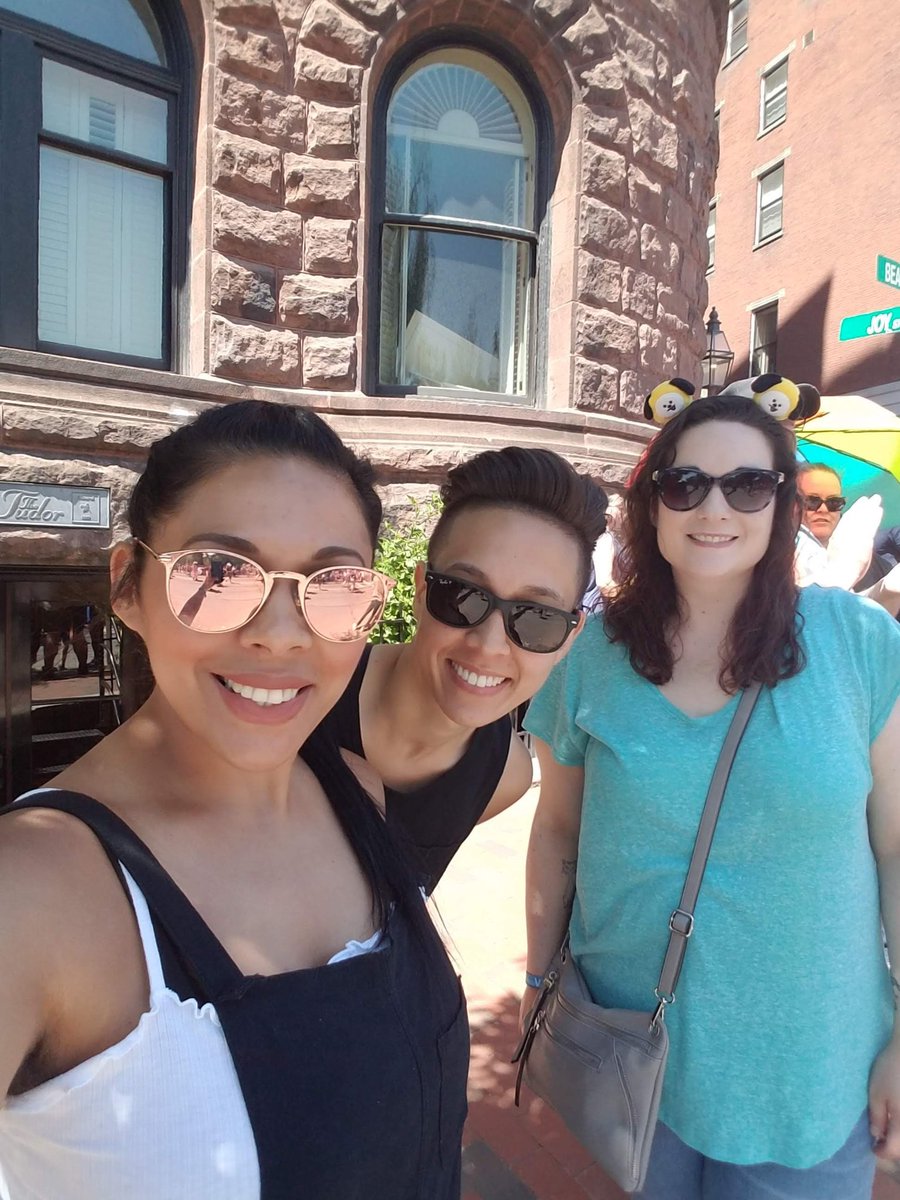 Jen_Serendipity's tweet photo. Home from an awesome weekend celebrating #Pride in Boston! 💜 #BostonPride #BestFriendWeekend https://t.co/ZWy04Bebov