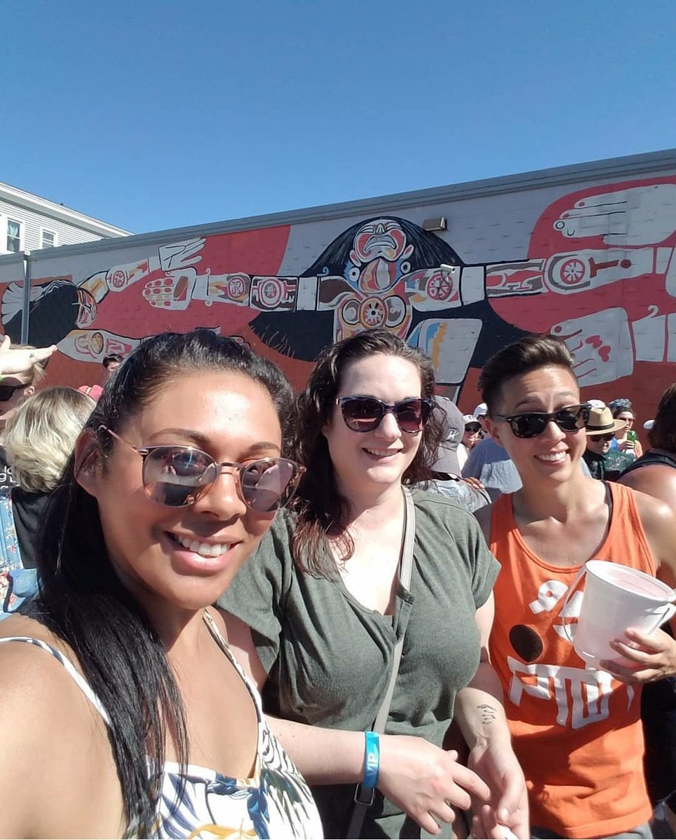 Jen_Serendipity's tweet photo. Home from an awesome weekend celebrating #Pride in Boston! 💜 #BostonPride #BestFriendWeekend https://t.co/ZWy04Bebov
