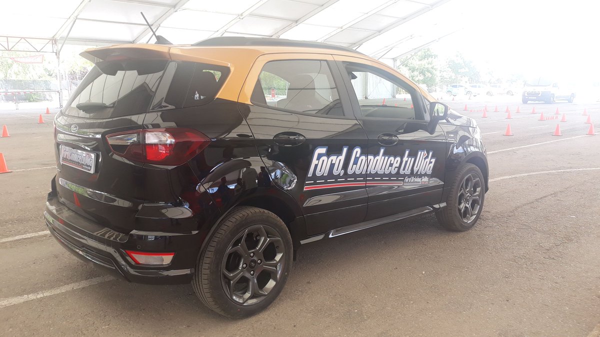 Victor_H_G_Cars's tweet photo. #FordDSFL #FordConduce
Hoy hemos disfrutado una tarde súper emocionante con Ford, probando los sistemas de ayuda a la conducción y viendo los efectos de las distracciones al volante. Además hemos aprendido a controlar el coche en situaciones adversas.
Enhorabuena a todo el equipo https://t.co/8qXUO44hmZ