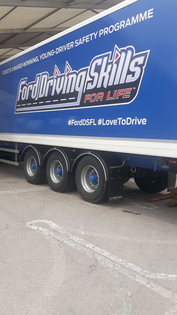 Victor_H_G_Cars's tweet photo. #FordDSFL #FordConduce
Hoy hemos disfrutado una tarde súper emocionante con Ford, probando los sistemas de ayuda a la conducción y viendo los efectos de las distracciones al volante. Además hemos aprendido a controlar el coche en situaciones adversas.
Enhorabuena a todo el equipo https://t.co/8qXUO44hmZ