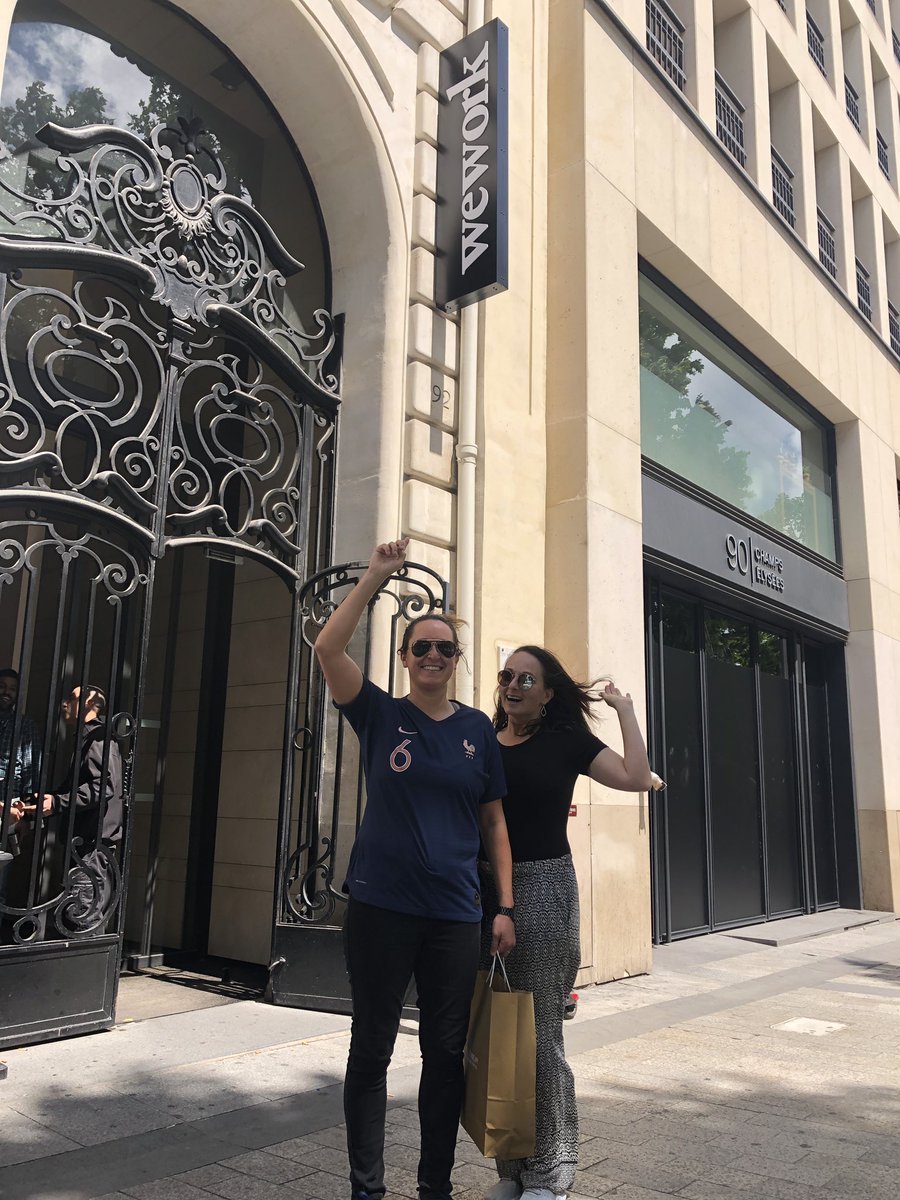 alltootaryn's tweet photo. Spotted in Paris...wish it was #shework @ilazer @abbijacobson @broadcity #emmyforbroadcity2k19 #FIFAWomensWorldCup19 https://t.co/BH8LXNX8TS