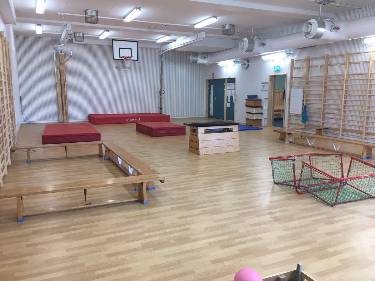 Idag avslutade tvåorna på #skälbyskolan läsårets idrottslektioner med ”ö-boll”. Nästa gång vi har idrottslektion tillsammans går de i trean, känns ofattbart... Tänk vad tiden går fort när man har roligt! ❤️ #jagharvärldensbästajobb