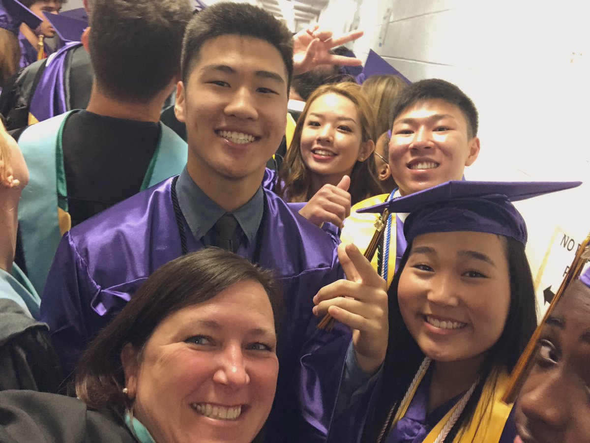 LBHSCounseling's tweet photo. Waiting in the tunnels.... 🎓🐻 @LBBruins2019  @FCPSLBSS  #FCPSGrad19 https://t.co/VYWXeOjSQh