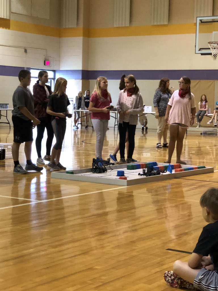 jennistull's tweet image. Enjoying the @VEXRobotics tournament! Thanks @Kohl32 and the fifth graders, exciting!! @SCSEagles1