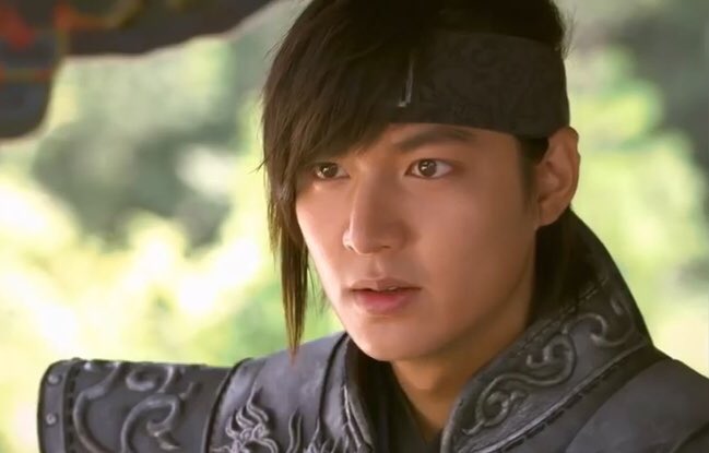 Пак хэ-су игра в кальмара. Шеннон ли блейд. Lee can be very at times i. Stan lee. Ли куан ю обложка для печати.