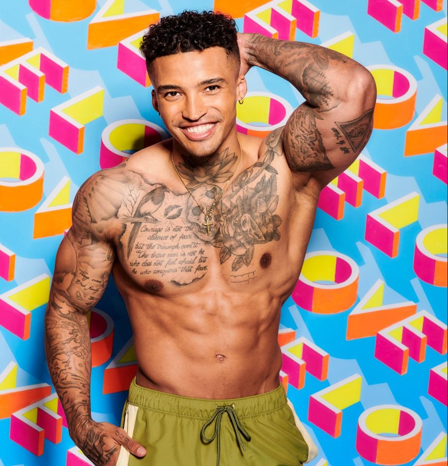 BigBangTalent's tweet photo. LOVE ISLAND'S FANTASTIC FOUR
Curtis | Joel | Anton | Michael
Love Island's 2019 first night viewing figures smashes 2018 same day like for like with almost 4 million viewers.

This years show is the most viewed, talked about and most social media interaction.  Diary now open. https://t.co/uB2DbCRcvc