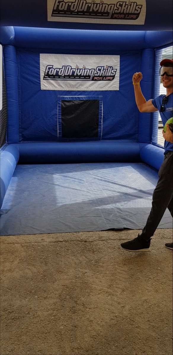 murtalvaro's tweet image. Porque en la carretera no hay conos ni profesionales que te enseñen y apoyen continuamente. Al volante, 0 distracciones. Gracias @FordSpain !! #FordConduce #FordDSFL #LoveToDrive