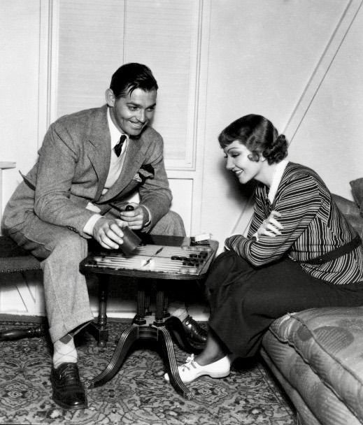 TheWidowTillane's tweet photo. Behind the scenes on #ItHappenedOneNight.
#ClarkGable #tcm #ClaudetteColbert #IHON #backgammon https://t.co/sHG6GjSWca