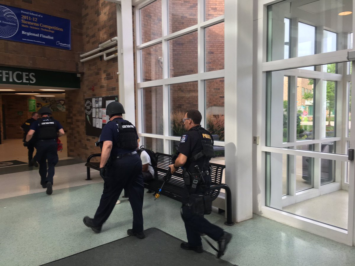 ChiefMolloy's tweet photo. Over the weekend @novipolice took 531 calls & made 16 arrests. #NoviFire took 34 calls; 23 EMS, 1 injury crash, & 10 service calls. Police, Fire, @SuperiorAmb & @NCSD officials conducted a full-scale #ActiveAssailant drill at @NoviHighSchool to test our emergency readiness. https://t.co/x4mAF8oyBo